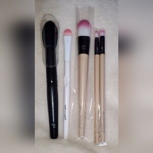 NEW - Bundle of 5 Makeup Brushes - Eco Tools ELF Wet n Wild Eyeshadow Foundation